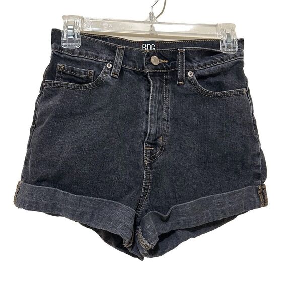 BDG URBAN OUTFITTERS FADED BLACK DENIM HIGH RISE MOM JEAN SHORTS SIZE 26 STRETCH - Picture 1 of 7
